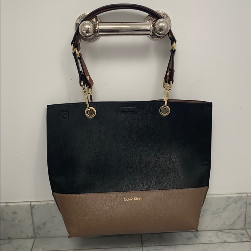 Black and taupe leather cross body bag. - Picture 3 of 7